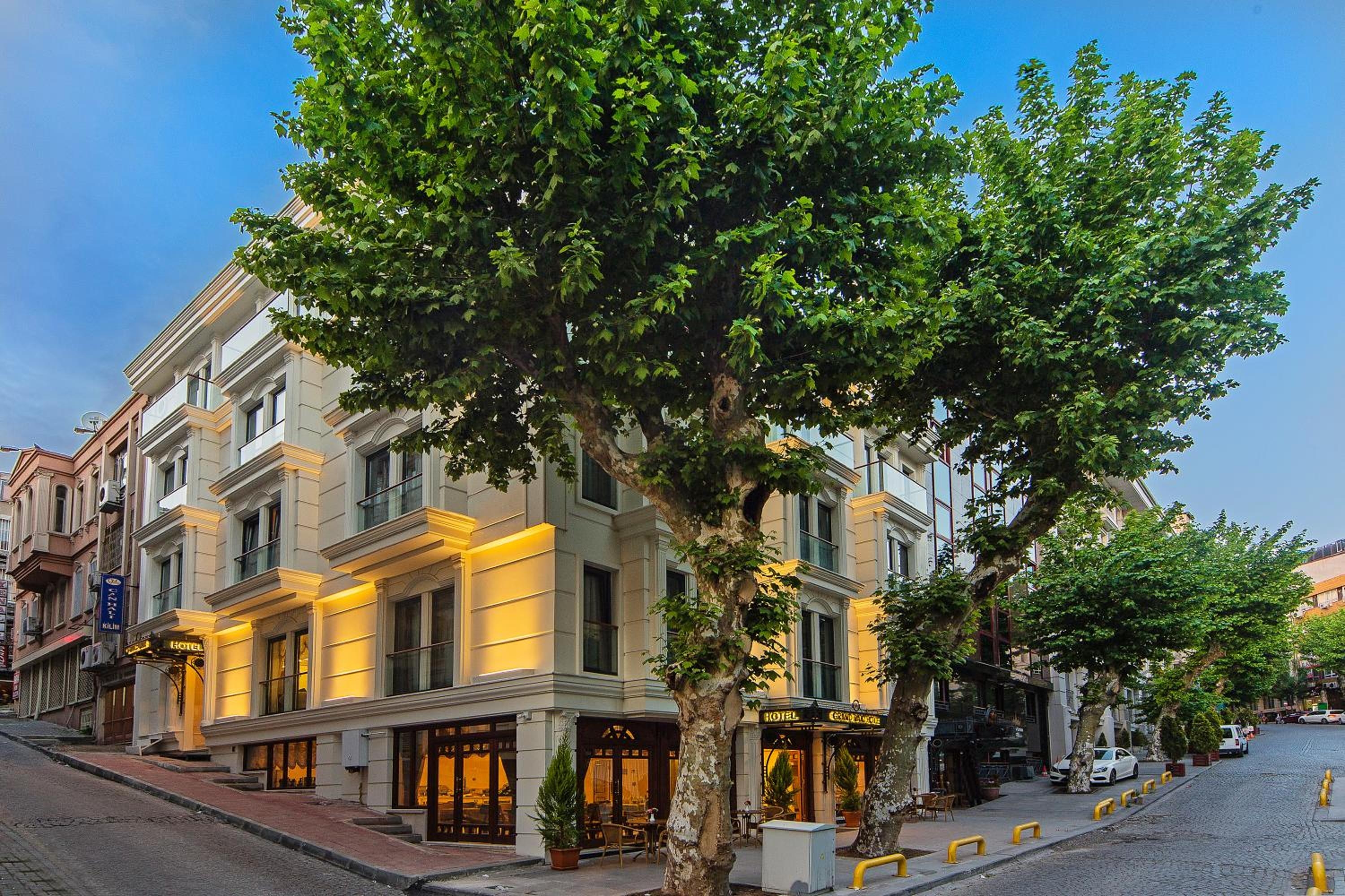 Grand Naki Hotel