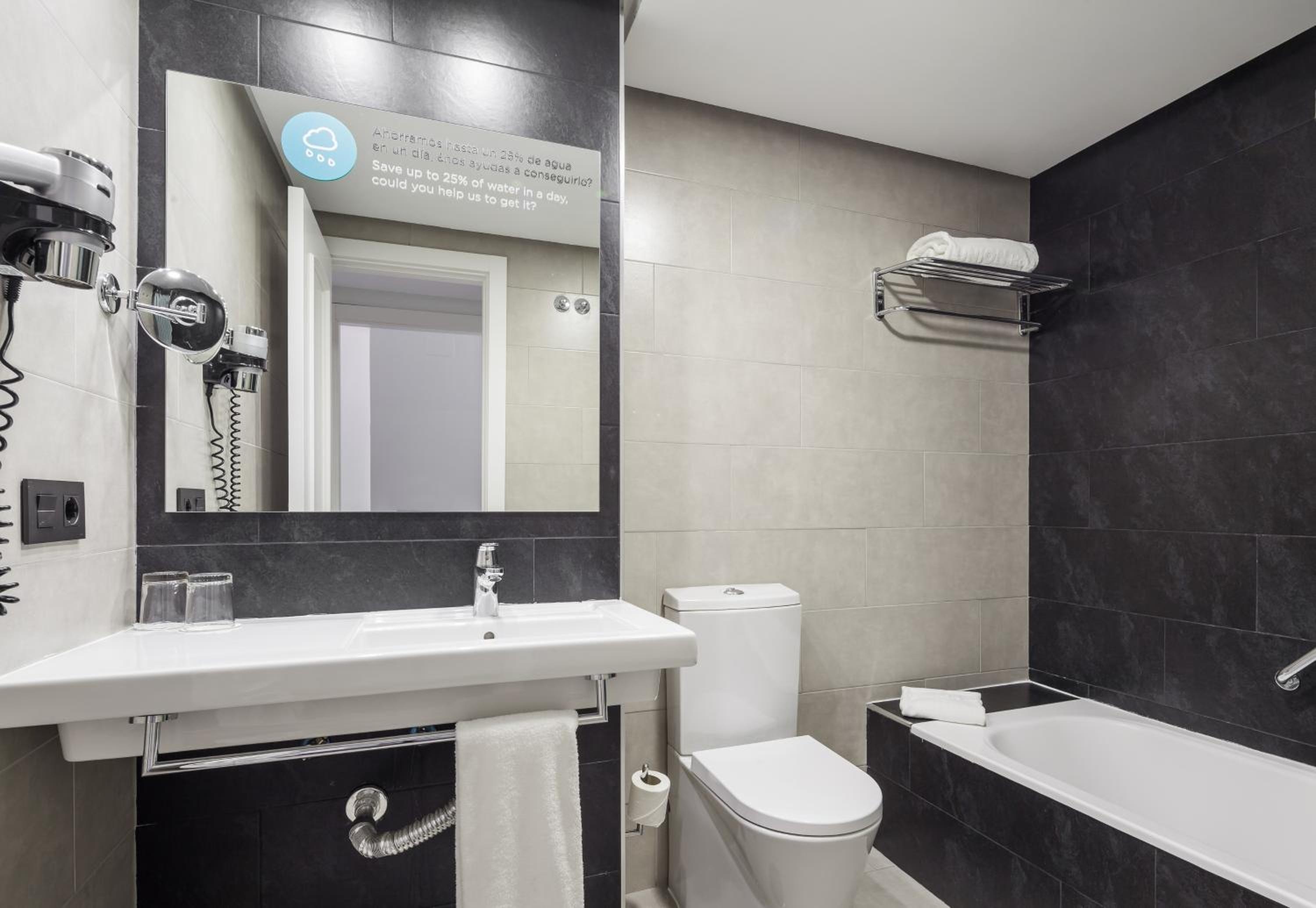 Foto de Ilunion Suites Madrid