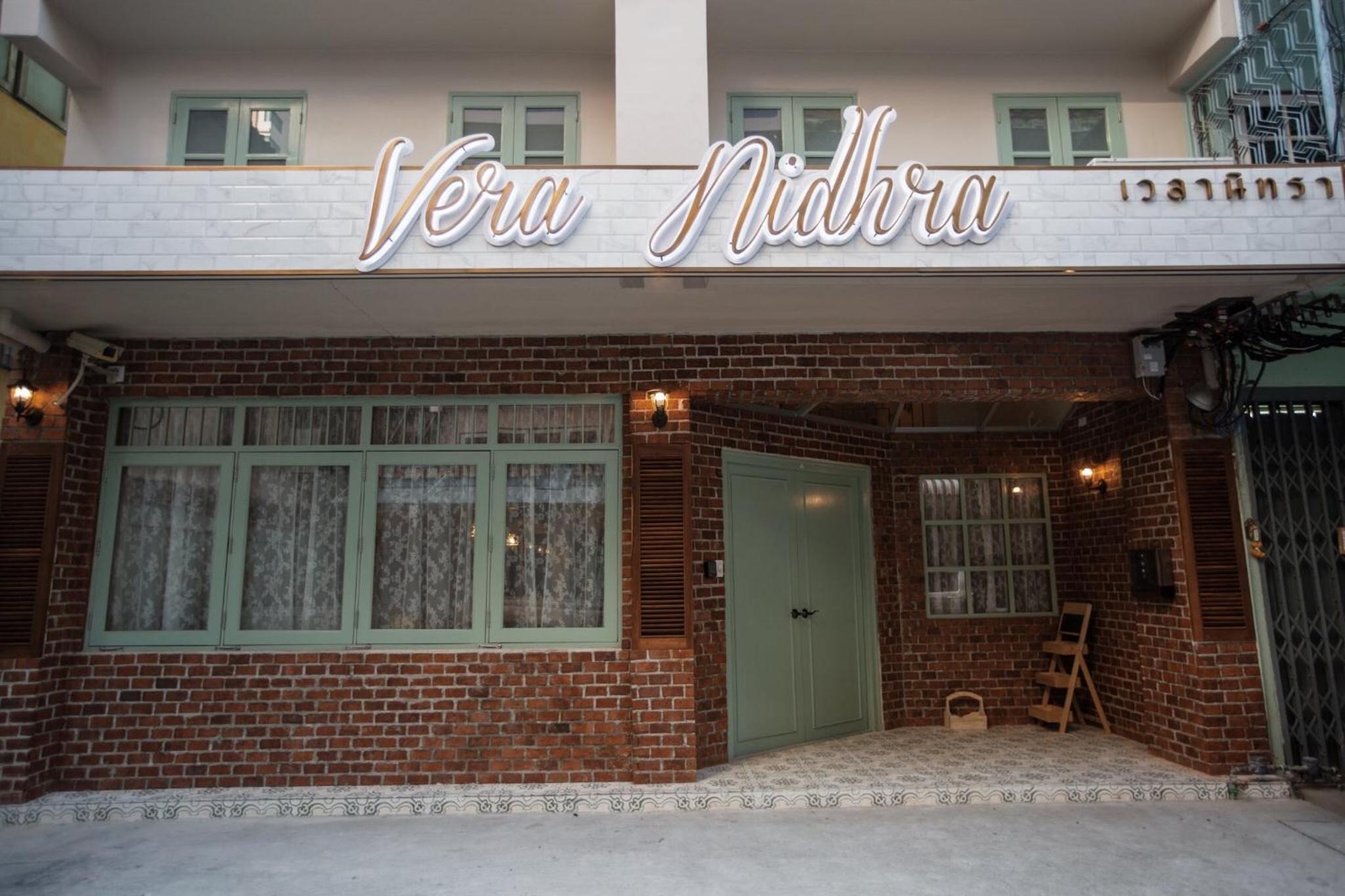 Vera Nidhra - Self check-in after 6pm