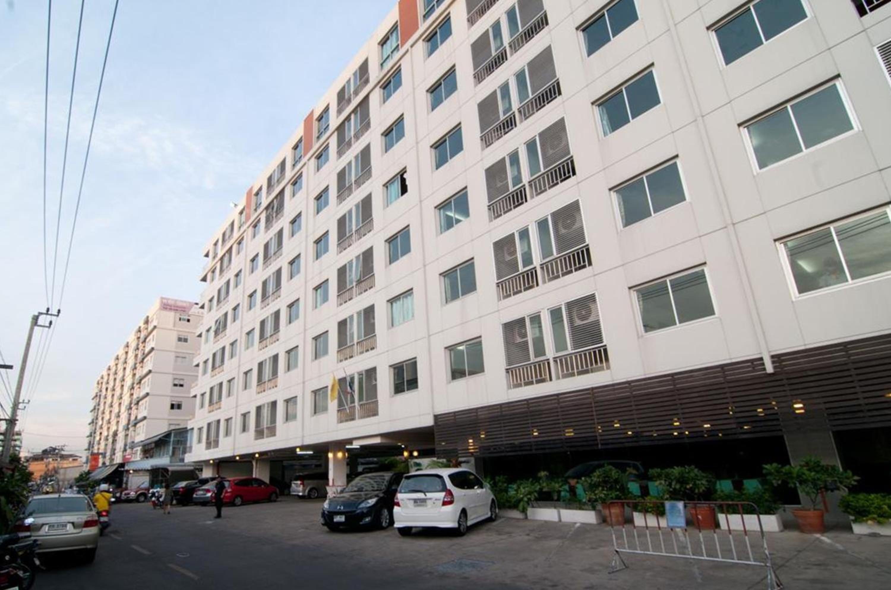 Centric Place Hotel
