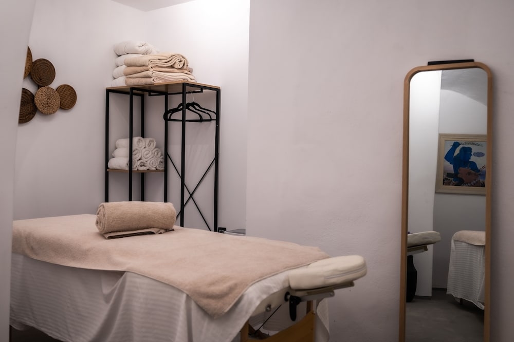 Foto de Apeiron Blue Santorini - Sustainable Adults Only 14+