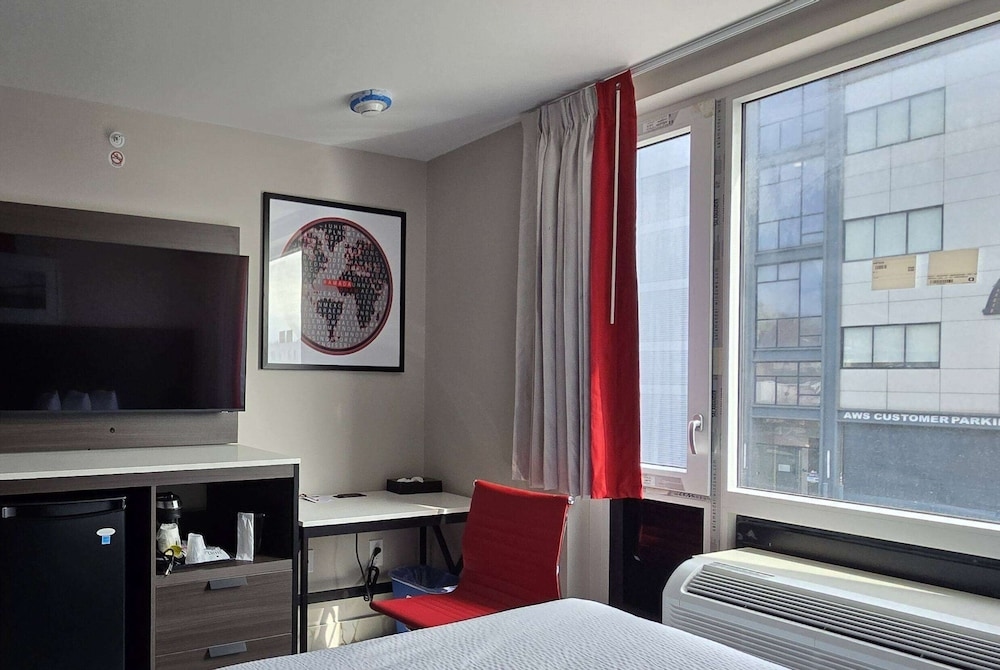 Foto de Ramada By Wyndham Brooklyn Empire Blvd