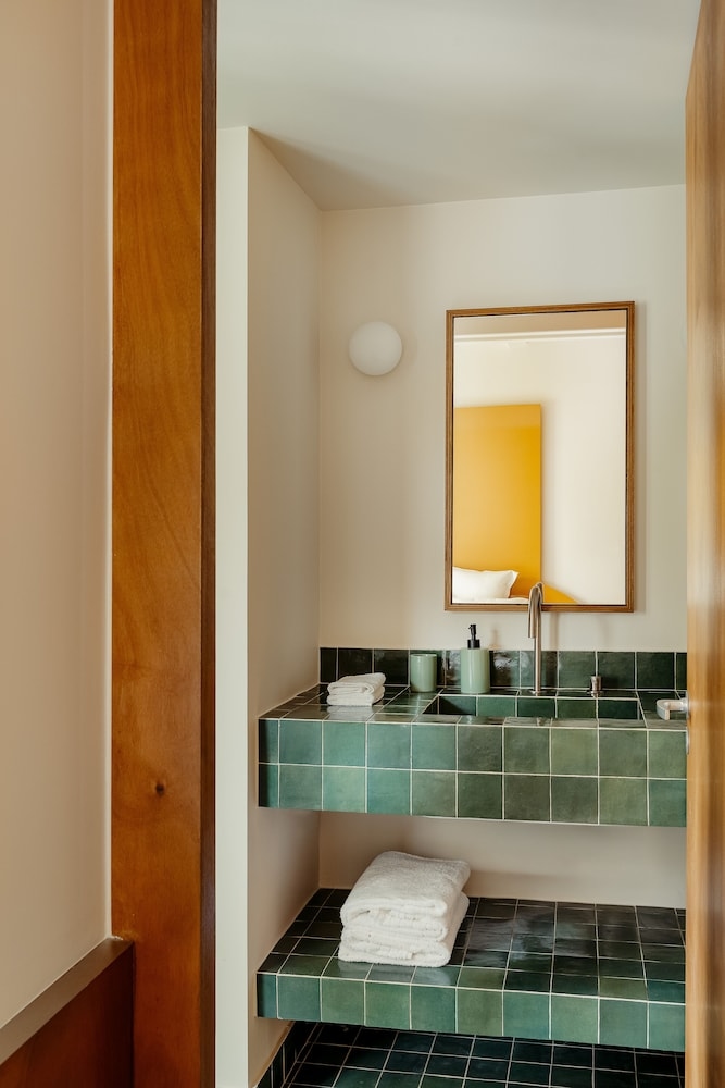 Edgar Suites Bouchardon, Paris