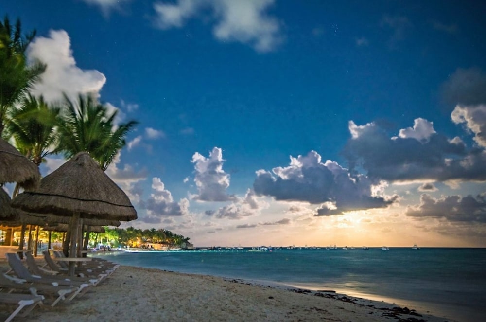 Foto de Mahekal Beach Front Resort & Spa