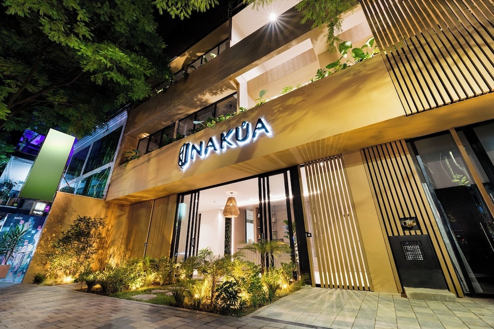 Nakúa Stay + Work, Poblado