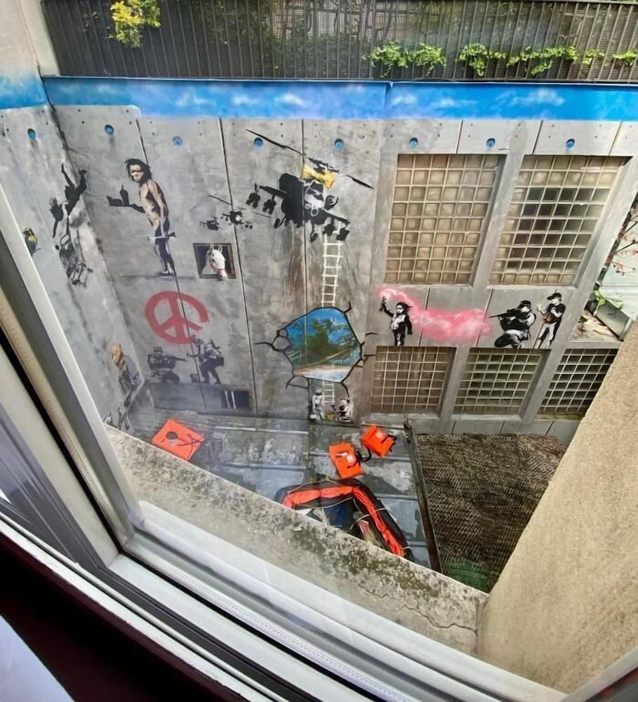 Foto de The Walled off Hotel Paris