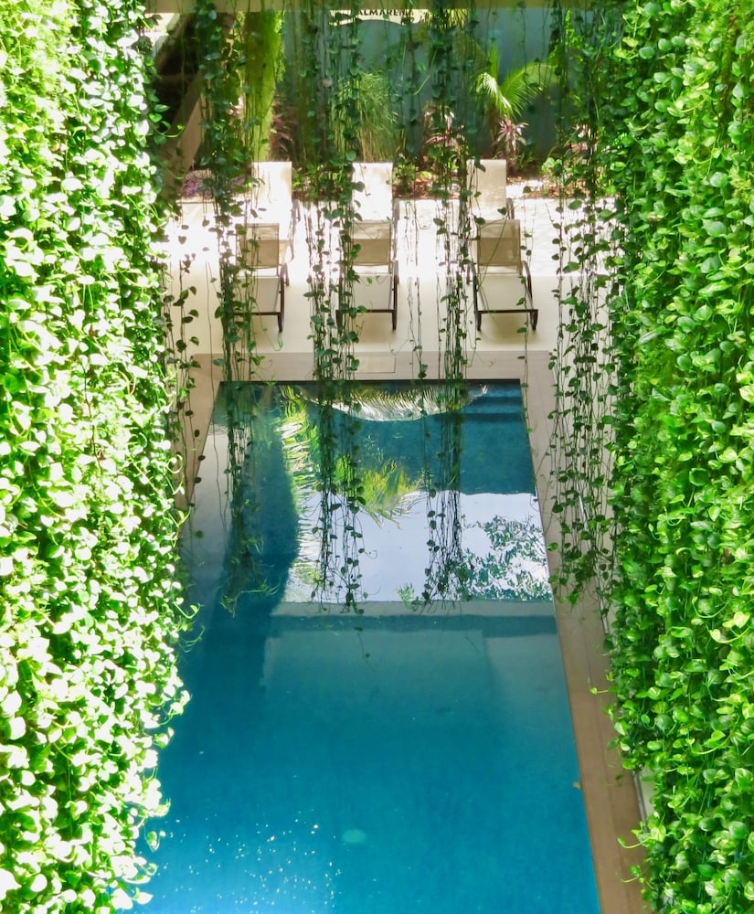 Foto de Palmarena Rooms and Residences - Long Stay Comfort with Parking, Sauna, Gym and Pool (Steps from 5th Avenue)