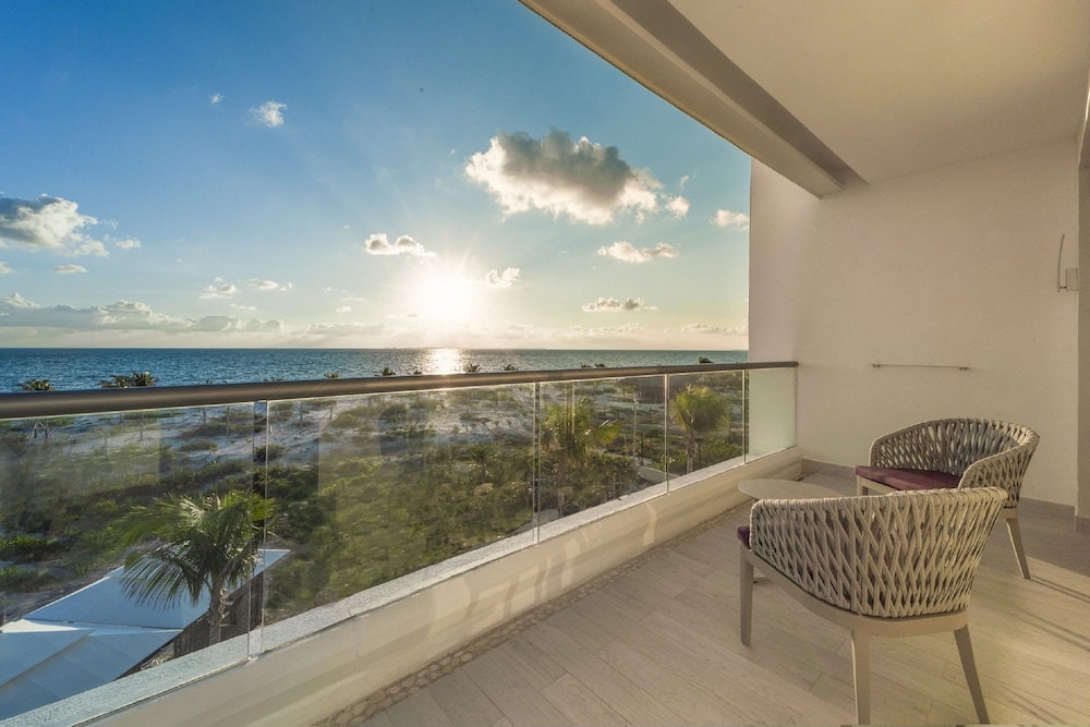 Foto de Planet Hollywood Cancun by Royalton, An Autograph Collection All-Inclusive Resort