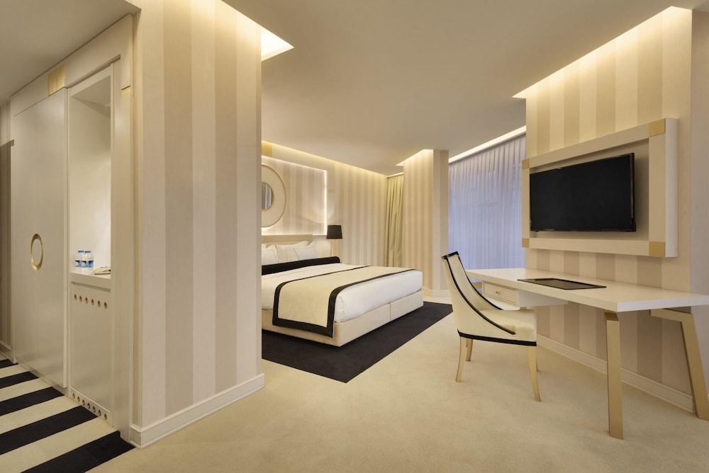 Foto de Ramada Hotel & Suites by Wyndham Istanbul Sisli