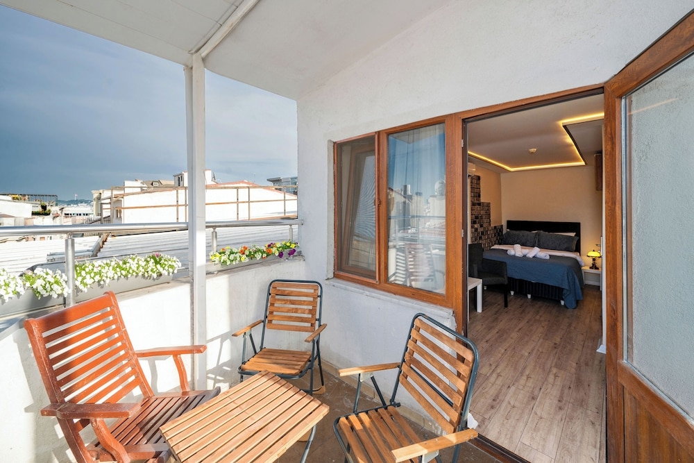 Aiza Suites