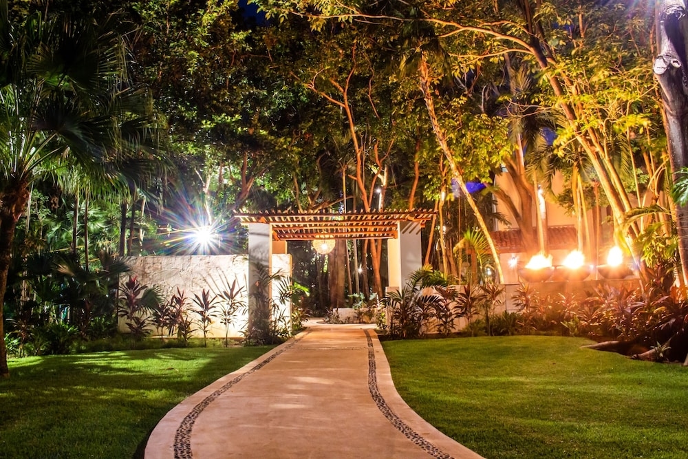 Foto de Mahekal Beach Front Resort & Spa