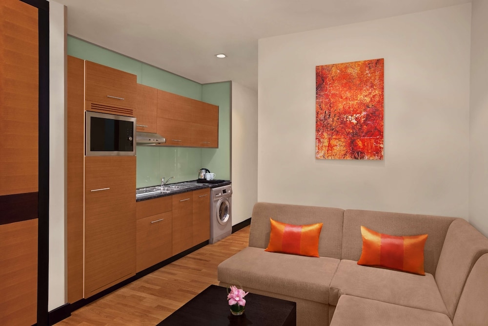 Foto de DoubleTree by Hilton Hotel & Residences Dubai Al Barsha