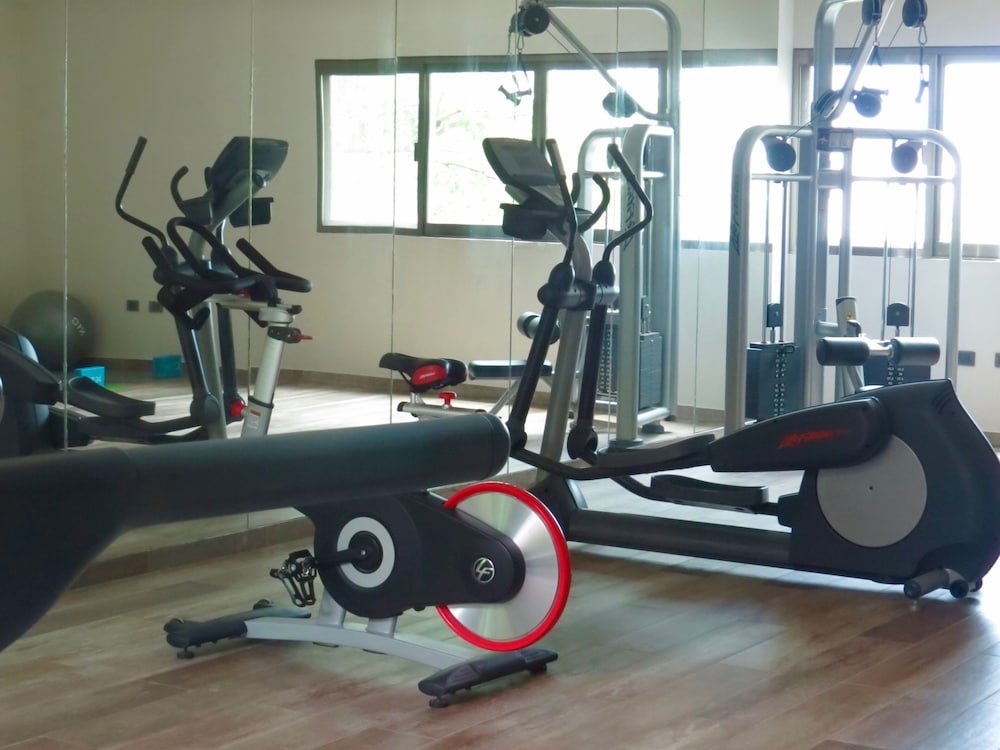 Foto de Palmarena Rooms and Residences - Long Stay Comfort with Parking, Sauna, Gym and Pool (Steps from 5th Avenue)
