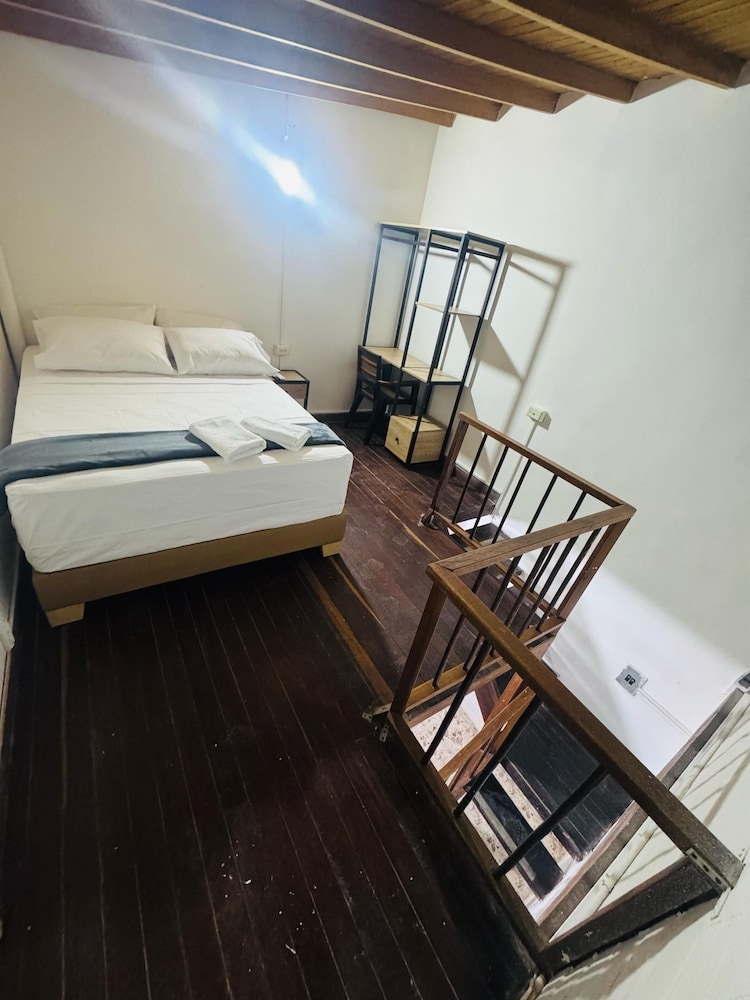 Hotel Estadio 80, Laureles