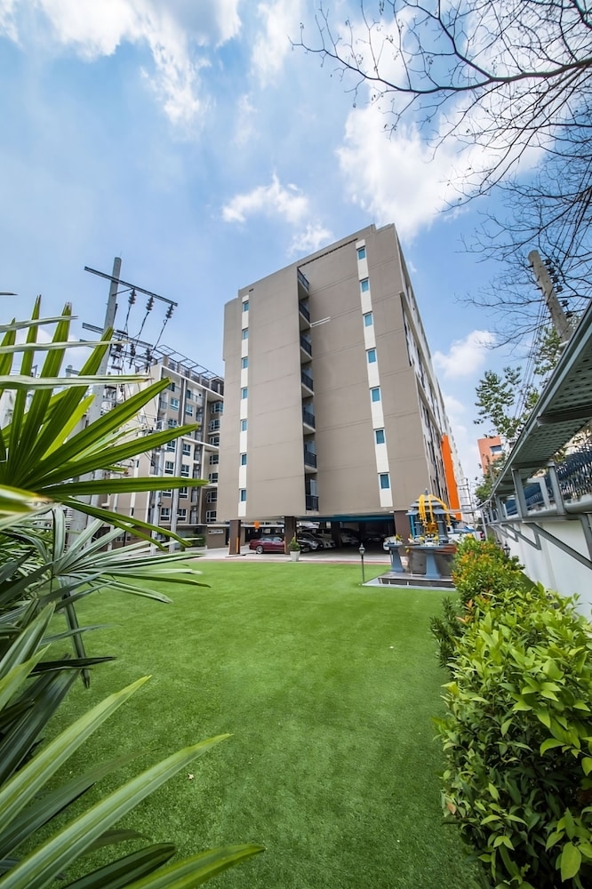 The Lodge at Min Residence, Bangkok