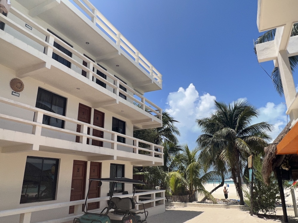 Chichis and Charlies Beachfront