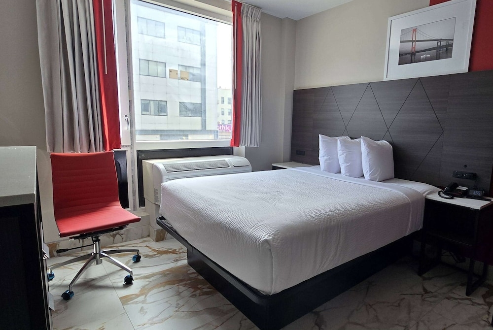 Foto de Ramada By Wyndham Brooklyn Empire Blvd