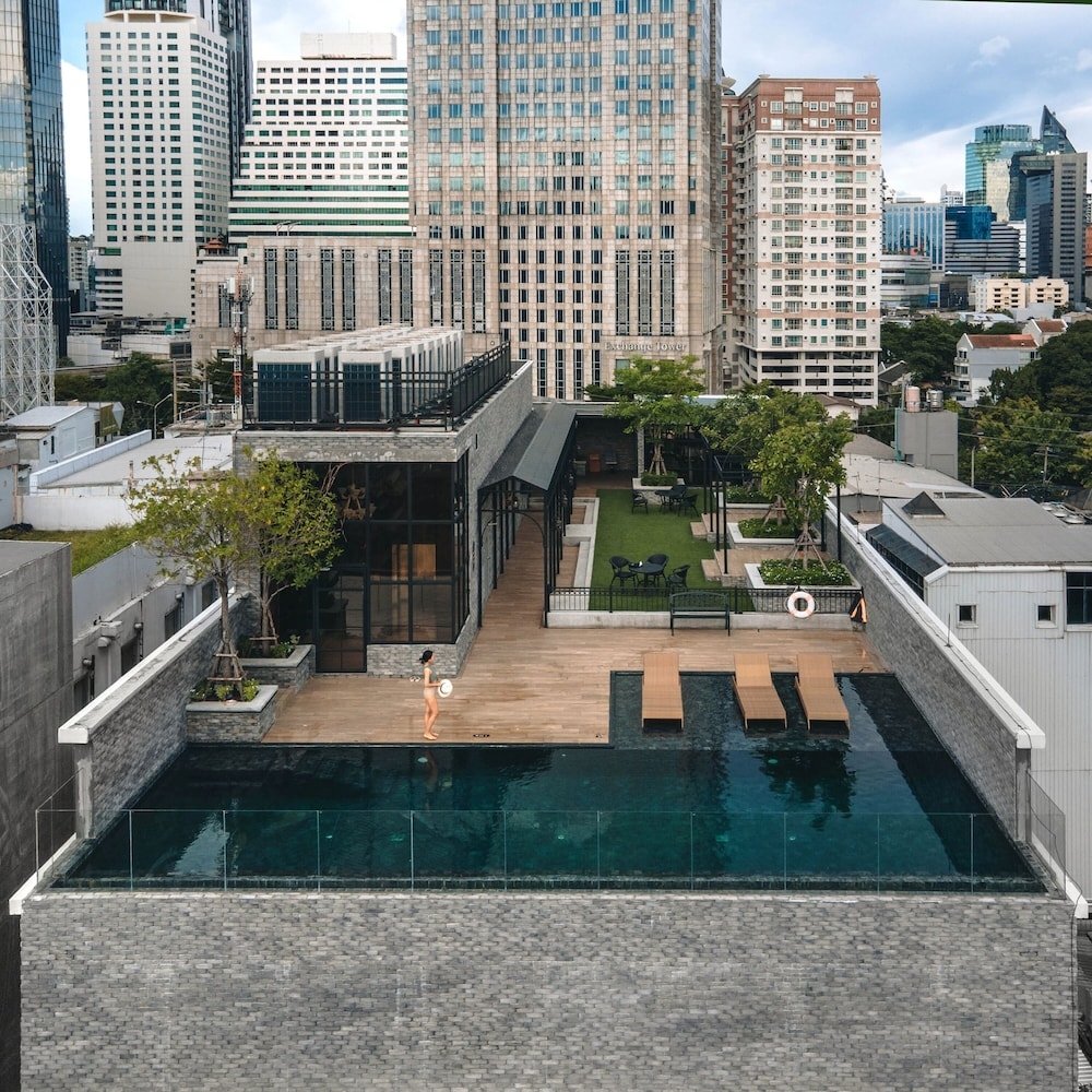 The Coach Hotel Sukhumvit - Asok BTS Bangkok