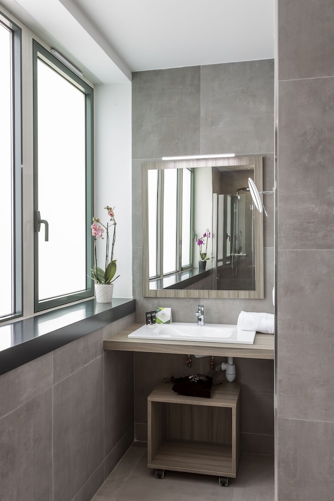 Foto de NEMEA Appart Hotel Paris Levallois