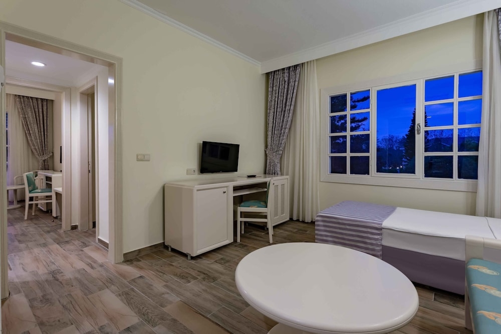 Foto de Asteria Family Resort Side (Ex. Euphoria Palm Beach)