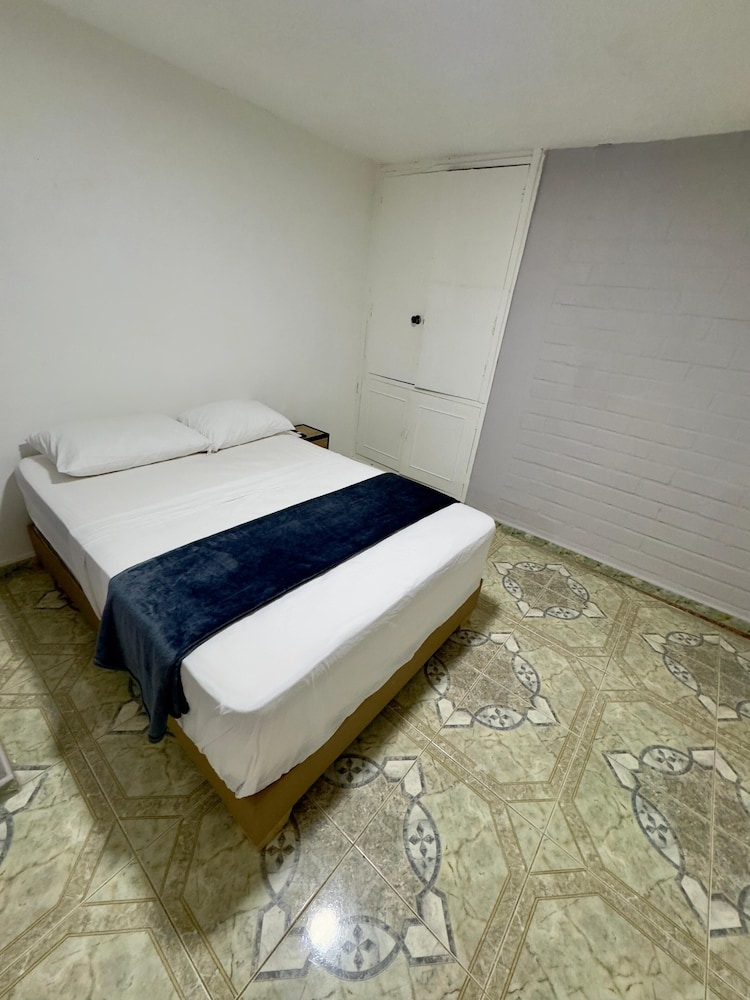 Hotel Estadio 80, Laureles