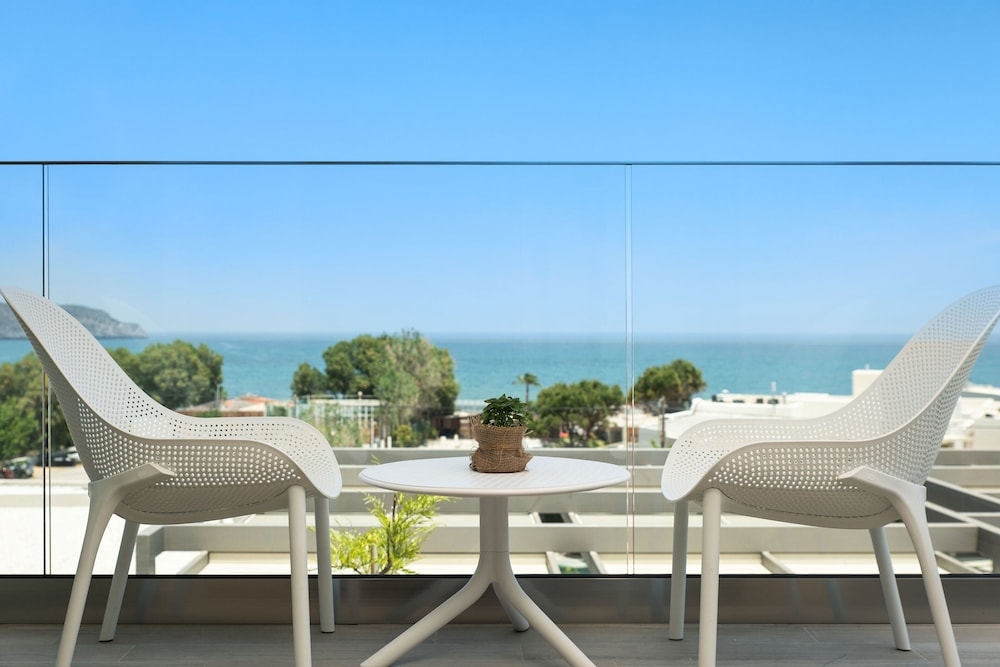 Foto de Atlantica Amalthia Beach Hotel – Adults only