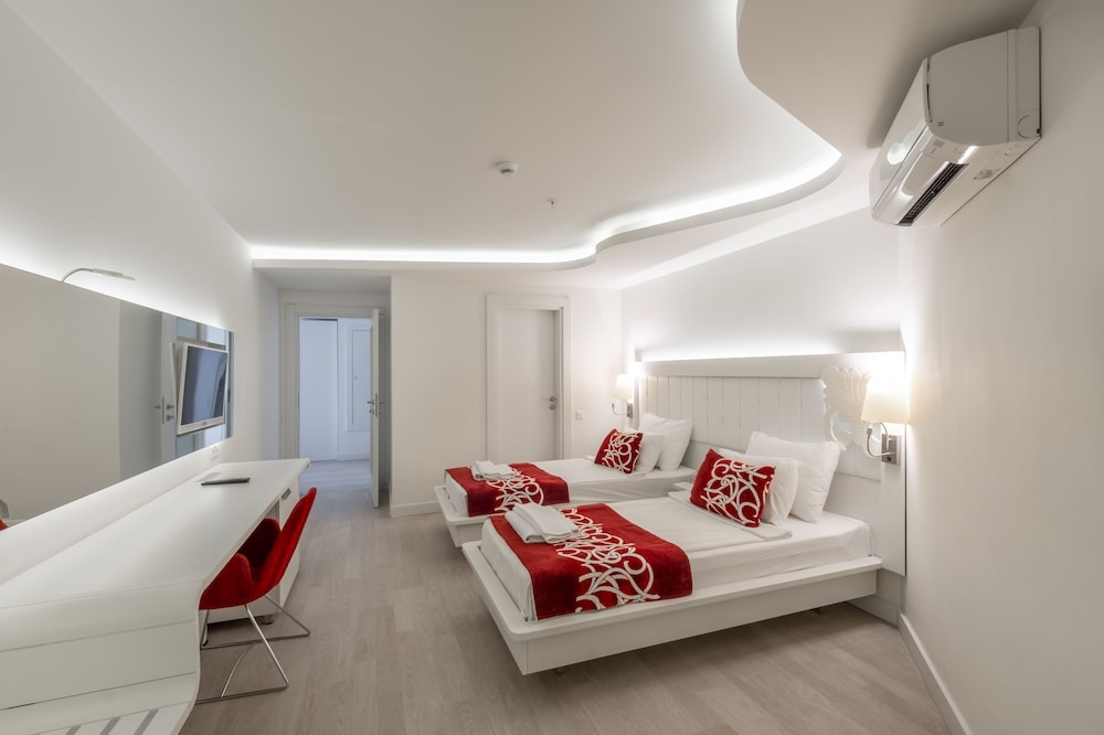 Foto de Laguna Beach Alya Resort & SPA - All Inclusive