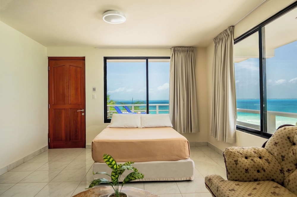 Foto de Chichis and Charlies Beachfront