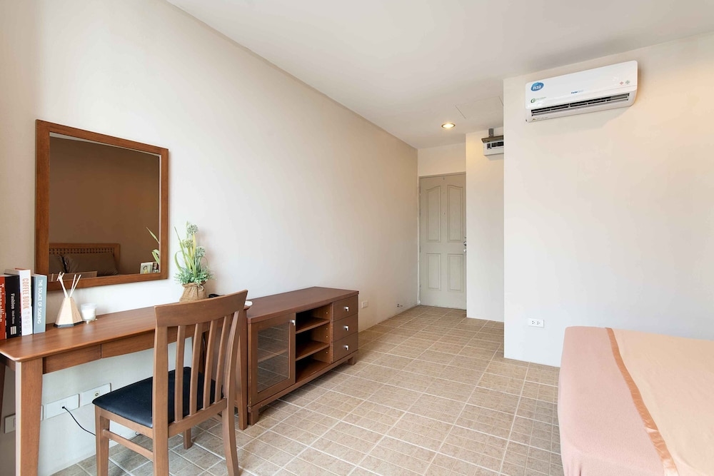 Foto de 181 Ekkamai Apartment
