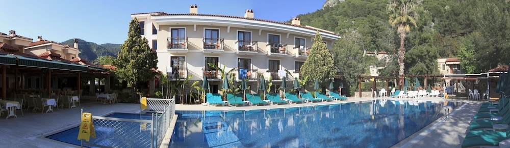 Foto de Perdikia Beach Hotel