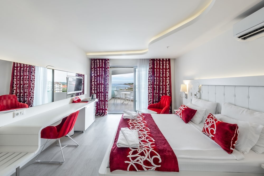 Foto de Laguna Beach Alya Resort & SPA - All Inclusive