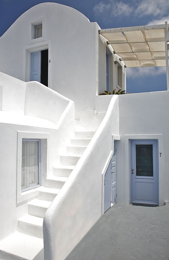 Armeni Village Rooms & Suites