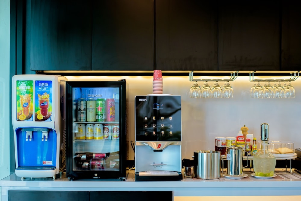 Foto de The Living Hotel SamutPrakan