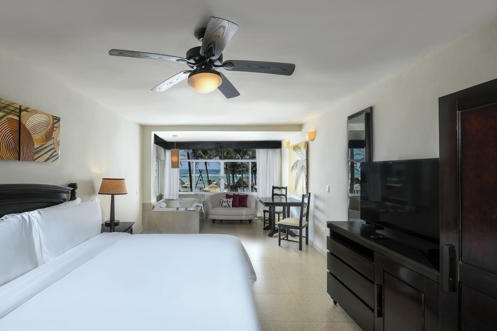 Foto de Hidden Beach Resort Au Naturel Adults Only, Catamarán, Cenote, All & More Inclusive