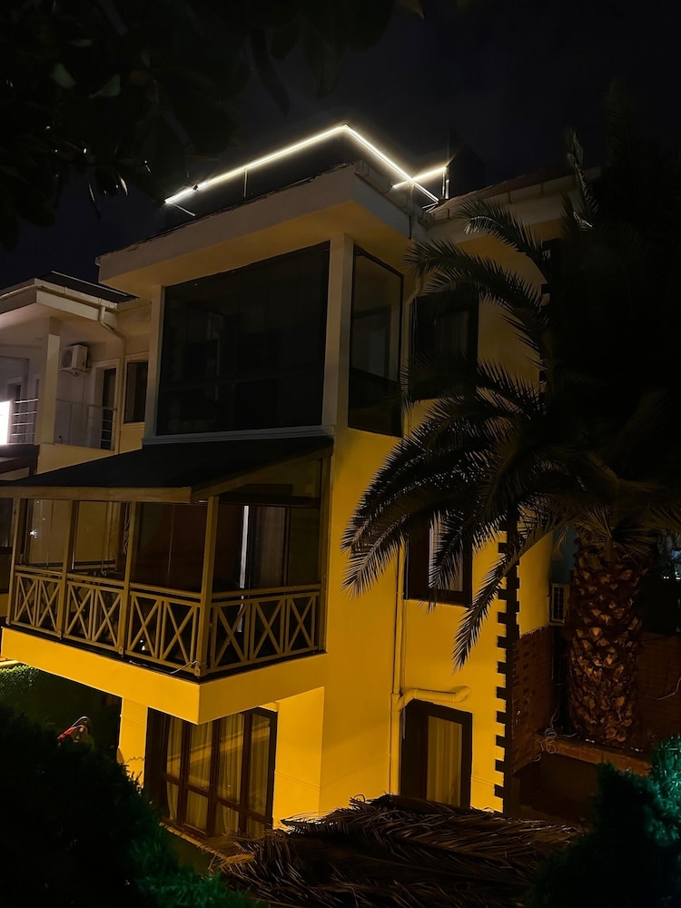 Mavilla Hotel