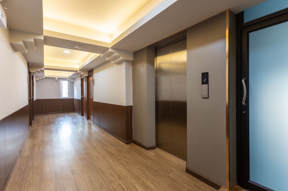 S7VEN RATCHADA HOTEL, Bangkok
