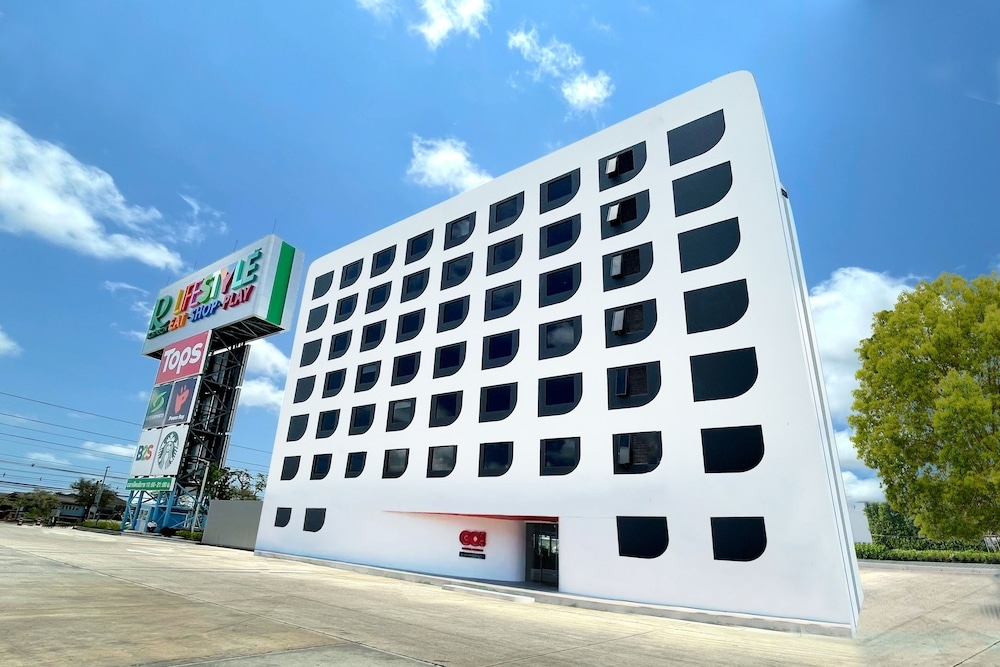 GO Hotel Bowin at Robinson Lifestyle