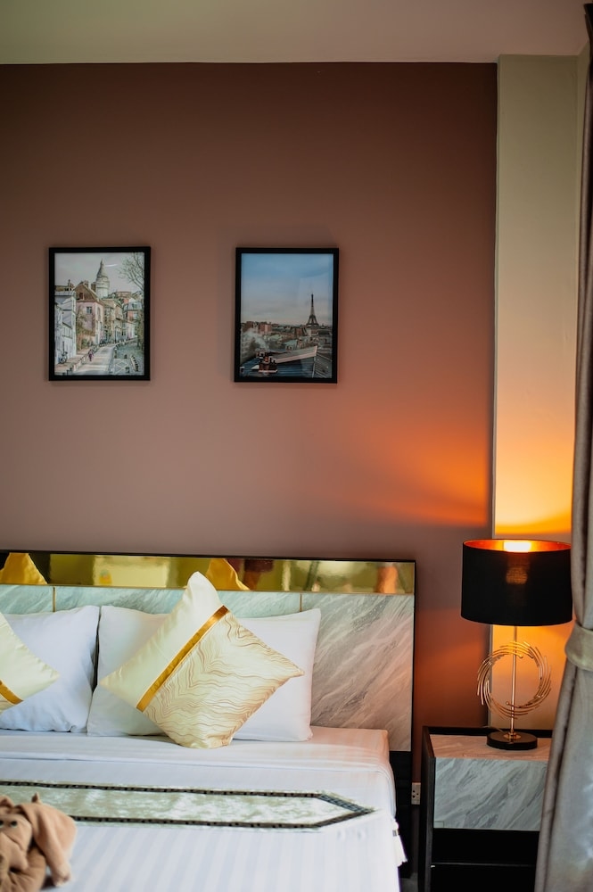 Foto de The Living Hotel SamutPrakan