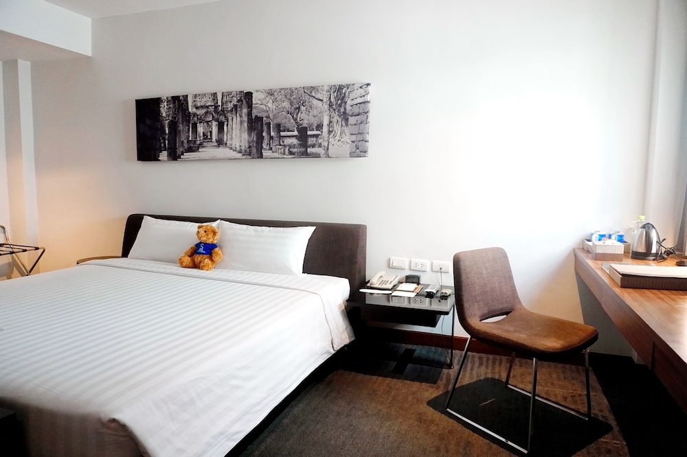 S33 Compact Hotel