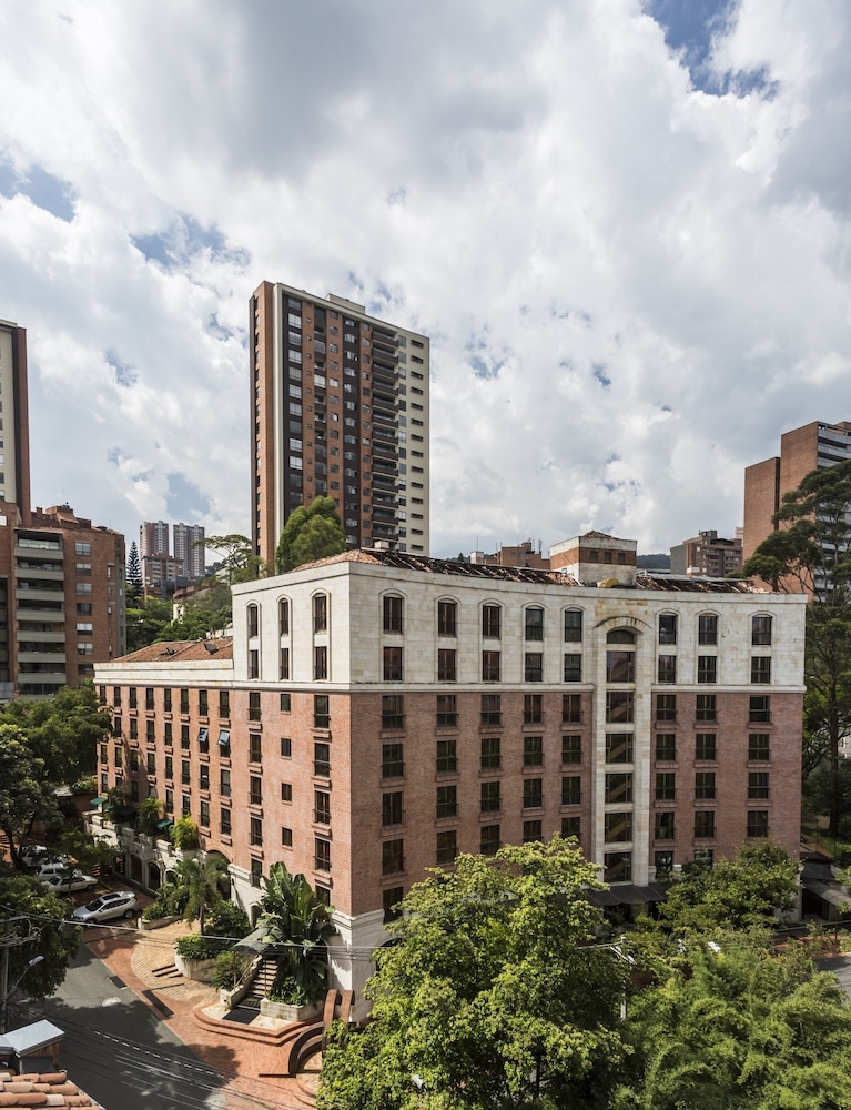Hotel Park 10 · 1n · Desayuno incluido · Medellín