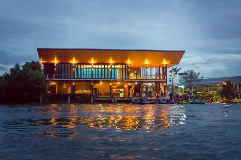 Bangpakong Boat Club, Bangkok