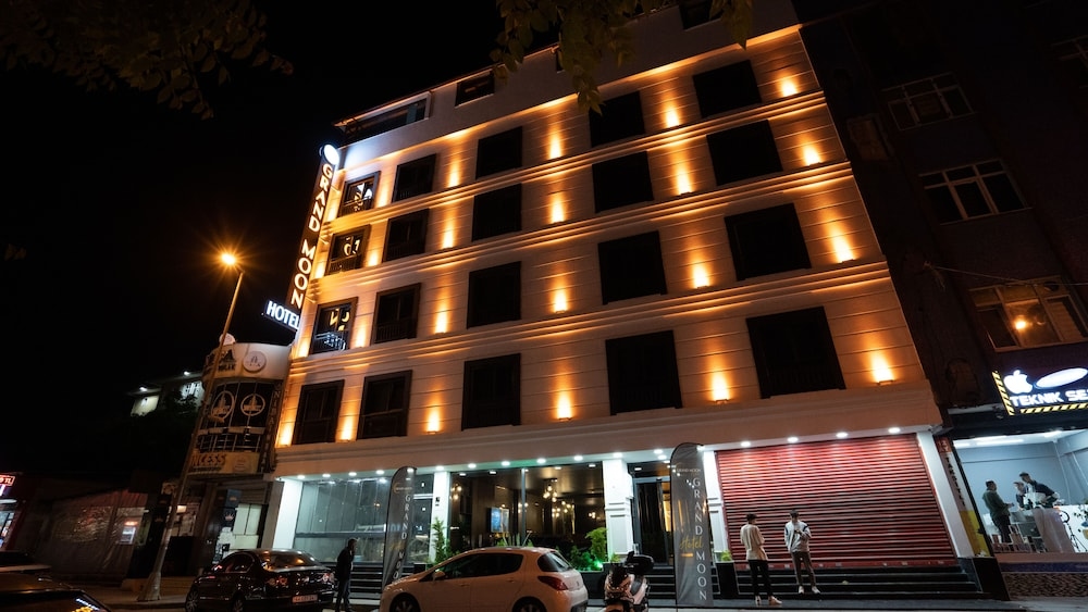 Grand Moon Hotel