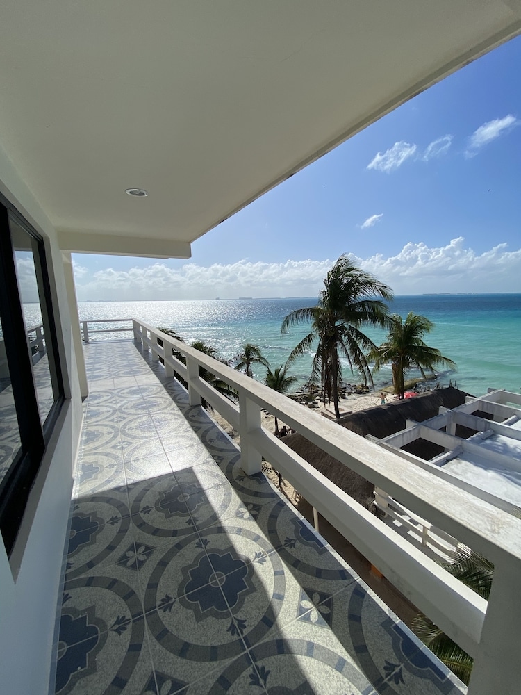 Foto de Chichis and Charlies Beachfront