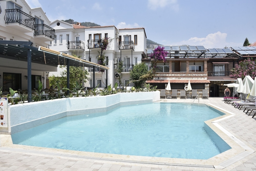 Magic Tulip Hotel