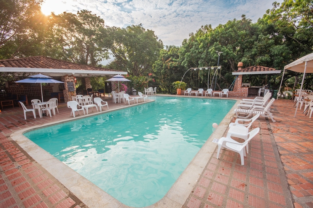 Hotel Familia Casa Blanca