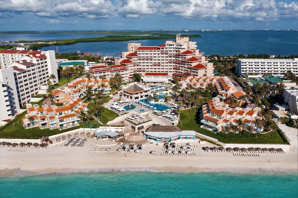 Foto de Family 3 Bedroom Ocean Villa By Wyndham Grand Cancun