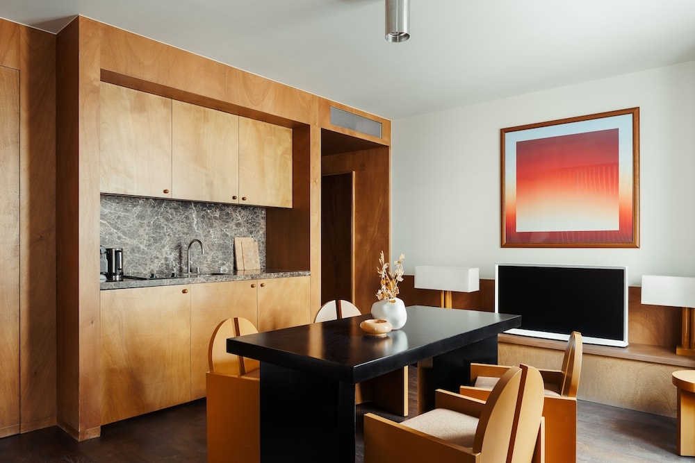 Edgar Suites Bouchardon, Paris