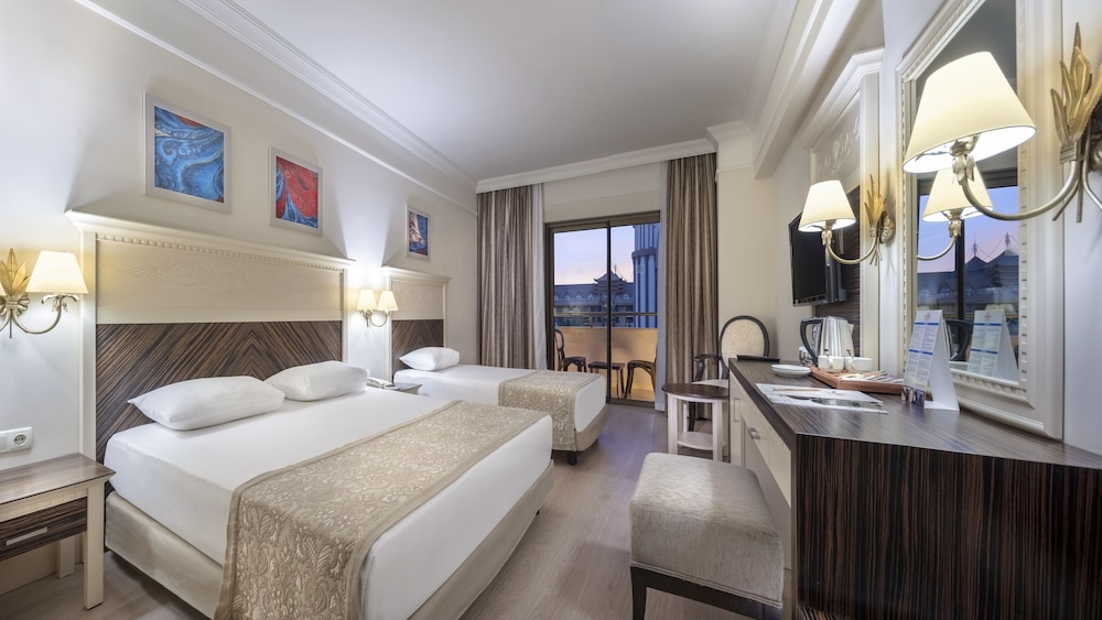 Foto de Aydinbey King's Palace & Spa -Ultra All Inclusive