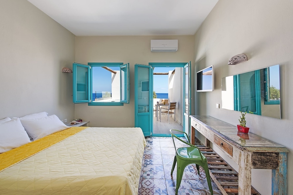 Foto de Nissia Beach Apartments and Suites