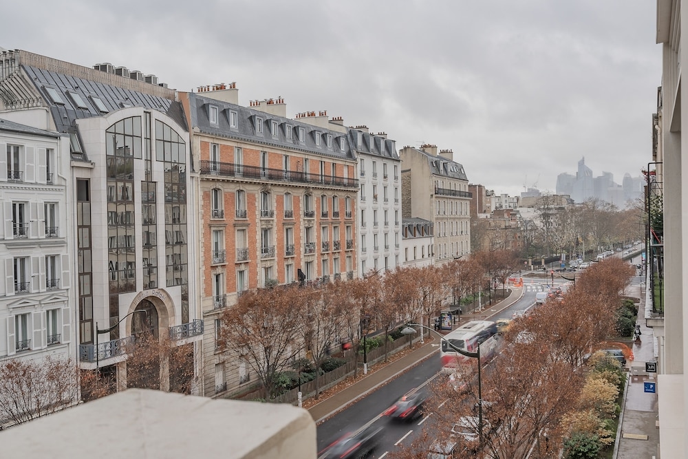 Yuna Porte Maillot - ApartHotel, Paris